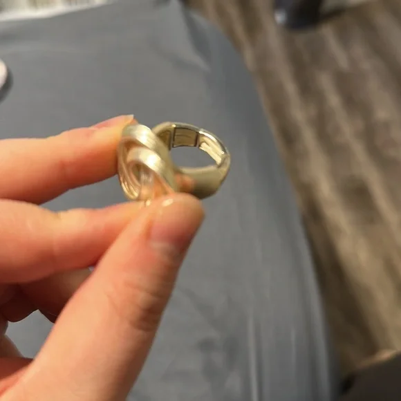 Expandable ring - Picture 2 of 3